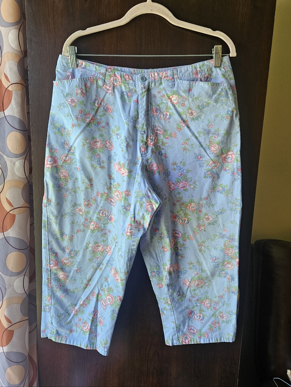 Liz Claiborne Light Blue Floral Capri Pants Size 14